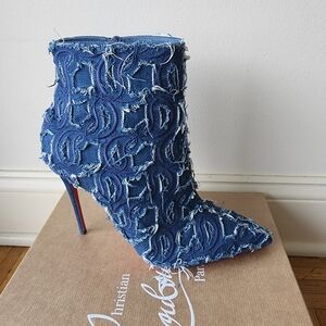 Brand New Never Been Worn Christian Louboutin Textured So Kate Boots